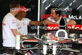 05.06.2008 Montreal, Canada,  Lewis Hamilton (GBR), McLaren Mercedes, chats with mechanics and Engineers - Formula 1 World Championship, Rd 7, Canadian Grand Prix, Thursday