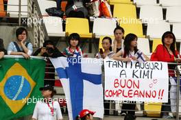 17.10.2008 Shanghai, China,  Banners of support for Kimi Raikkonen (FIN), Räikkönen, Scuderia Ferrari - Formula 1 World Championship, Rd 17, Chinese Grand Prix, Friday Practice