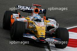 17.10.2008 Shanghai, China,  Fernando Alonso (ESP), Renault F1 Team, R28 - Formula 1 World Championship, Rd 17, Chinese Grand Prix, Friday Practice