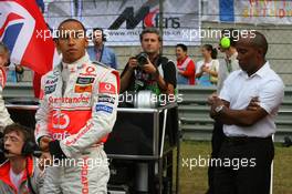 19.10.2008 Shanghai, China,  Lewis Hamilton (GBR), McLaren Mercedes and Anthony Hamilton (GBR), Father of Lewis Hamilton - Formula 1 World Championship, Rd 17, Chinese Grand Prix, Sunday Pre-Race Grid