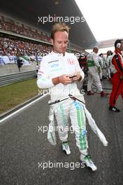 19.10.2008 Shanghai, China,  Rubens Barrichello (BRA), Honda Racing F1 Team with his ipod - Formula 1 World Championship, Rd 17, Chinese Grand Prix, Sunday Pre-Race Grid