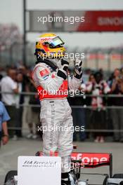 19.10.2008 Shanghai, China,  Lewis Hamilton (GBR), McLaren Mercedes, wins - Formula 1 World Championship, Rd 17, Chinese Grand Prix, Sunday Podium
