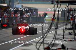 19.10.2008 Shanghai, China,  Heikki Kovalainen (FIN), McLaren Mercedes, puncture, pitstop - Formula 1 World Championship, Rd 17, Chinese Grand Prix, Sunday Race