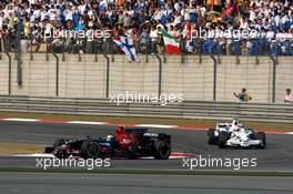 19.10.2008 Shanghai, China,  Sebastian Vettel (GER), Scuderia Toro Rosso, STR03 leads rk-t- Formula 1 World Championship, Rd 17, Chinese Grand Prix, Sunday Race