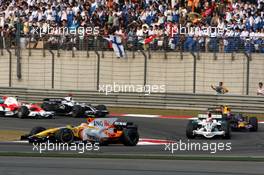 19.10.2008 Shanghai, China,  Nelson Piquet Jr (BRA), Renault F1 Team, R28 leads Rubens Barrichello (BRA), Honda Racing F1 Team, RA108 - Formula 1 World Championship, Rd 17, Chinese Grand Prix, Sunday Race