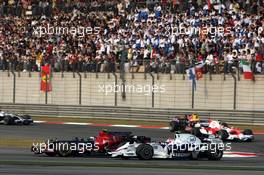 19.10.2008 Shanghai, China,  Sebastian Vettel (GER), Scuderia Toro Rosso, STR03, Robert Kubica (POL), BMW Sauber F1 Team, F1.08 - Formula 1 World Championship, Rd 17, Chinese Grand Prix, Sunday Race