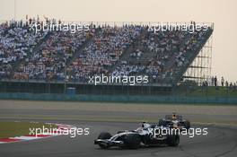 19.10.2008 Shanghai, China,  Kazuki Nakajima (JPN), Williams F1 Team, FW30 leads Mark Webber (AUS), Red Bull Racing, RB4 - Formula 1 World Championship, Rd 17, Chinese Grand Prix, Sunday Race