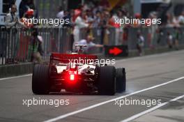 19.10.2008 Shanghai, China,  Heikki Kovalainen (FIN), McLaren Mercedes, puncture - Formula 1 World Championship, Rd 17, Chinese Grand Prix, Sunday Race