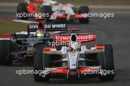 19.10.2008 Shanghai, China,  Adrian Sutil (GER), Force India F1 Team, VJM-01 leads Sebastian Bourdais (FRA), Scuderia Toro Rosso, STR02 - Formula 1 World Championship, Rd 17, Chinese Grand Prix, Sunday Race