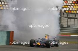 18.10.2008 Shanghai, China,  Mark Webber (AUS), Red Bull Racing stops after a engine blow and fire - Formula 1 World Championship, Rd 17, Chinese Grand Prix, Saturday Practice