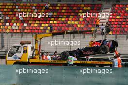 18.10.2008 Shanghai, China,  Mark Webber (AUS), Red Bull Racing car is taken away - Formula 1 World Championship, Rd 17, Chinese Grand Prix, Saturday Practice