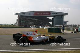 18.10.2008 Shanghai, China,  Fernando Alonso (ESP), Renault F1 Team, R28 - Formula 1 World Championship, Rd 17, Chinese Grand Prix, Saturday Practice