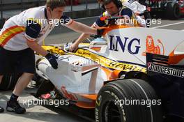 18.10.2008 Shanghai, China,  Fernando Alonso (ESP), Renault F1 Team - Formula 1 World Championship, Rd 17, Chinese Grand Prix, Saturday Practice