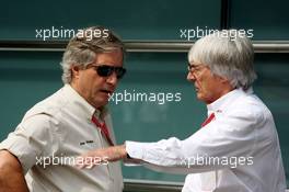 19.10.2008 Shanghai, China,  Alan Woollard and Bernie Ecclestone (GBR), President and CEO of Formula One Management - Formula 1 World Championship, Rd 17, Chinese Grand Prix, Sunday