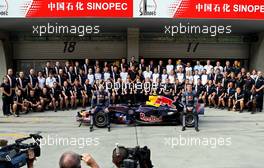 16.10.2008 Shanghai, China,  Red Bull Racing team photo, Mark Webber (AUS), Red Bull Racing, David Coulthard (GBR), Red Bull Racing - Formula 1 World Championship, Rd 17, Chinese Grand Prix, Thursday