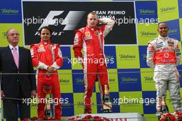 27.04.2008 Barcelona, Spain,  King Juan Carlos, Felipe Massa (BRA), Scuderia Ferrari, Kimi Raikkonen (FIN), Räikkönen, Scuderia Ferrari, Lewis Hamilton (GBR), McLaren Mercedes - Formula 1 World Championship, Rd 4, Spanish Grand Prix, Sunday Podium