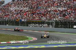 27.04.2008 Barcelona, Spain,  Fernando Alonso (ESP), Renault F1 Team, Lewis Hamilton (GBR), McLaren Mercedes - Formula 1 World Championship, Rd 4, Spanish Grand Prix, Sunday Race