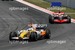 27.04.2008 Barcelona, Spain,  Fernando Alonso (ESP), Renault F1 Team, Lewis Hamilton (GBR), McLaren Mercedes - Formula 1 World Championship, Rd 4, Spanish Grand Prix, Sunday Race