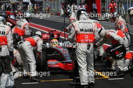 27.04.2008 Barcelona, Spain,  Lewis Hamilton (GBR), McLaren Mercedes, MP4-23 pit stop - Formula 1 World Championship, Rd 4, Spanish Grand Prix, Sunday Race