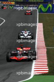 27.04.2008 Barcelona, Spain,  Lewis Hamilton (GBR), McLaren Mercedes, Robert Kubica (POL),  BMW Sauber F1 Team - Formula 1 World Championship, Rd 4, Spanish Grand Prix, Sunday Race