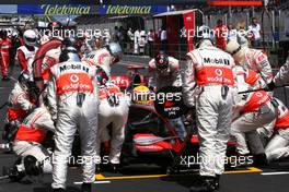 27.04.2008 Barcelona, Spain,  Lewis Hamilton (GBR), McLaren Mercedes during pitstop - Formula 1 World Championship, Rd 4, Spanish Grand Prix, Sunday Race