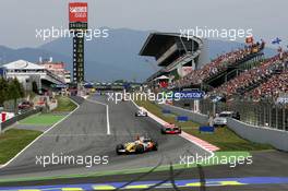 27.04.2008 Barcelona, Spain,  Fernando Alonso (ESP), Renault F1 Team, Lewis Hamilton (GBR), McLaren Mercedes - Formula 1 World Championship, Rd 4, Spanish Grand Prix, Sunday Race