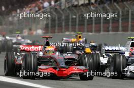 27.04.2008 Barcelona, Spain,  Start, Lewis Hamilton (GBR), McLaren Mercedes, MP4-23 - Formula 1 World Championship, Rd 4, Spanish Grand Prix, Sunday Race