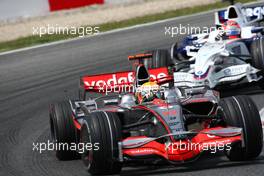 27.04.2008 Barcelona, Spain,  Lewis Hamilton (GBR), McLaren Mercedes, MP4-23 leads Robert Kubica (POL), BMW Sauber F1 Team, F1.08 - Formula 1 World Championship, Rd 4, Spanish Grand Prix, Sunday Race