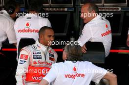 26.04.2008 Barcelona, Spain,  Lewis Hamilton (GBR), McLaren Mercedes, Ron Dennis (GBR), McLaren, Team Principal, Chairman and Mansour Ojeh, Commercial Director of the TAG McLaren - Formula 1 World Championship, Rd 4, Spanish Grand Prix, Saturday Practice