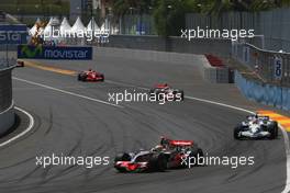 24.08.2008 Valencia, Spain,  Lewis Hamilton (GBR), McLaren Mercedes, MP4-23 and Robert Kubica (POL), BMW Sauber F1 Team, F1.08 - Formula 1 World Championship, Rd 12, European Grand Prix, Sunday Race