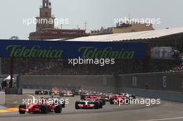 24.08.2008 Valencia, Spain,  Start, Felipe Massa (BRA), Scuderia Ferrari, F2008 leads Lewis Hamilton (GBR), McLaren Mercedes, MP4-23 - Formula 1 World Championship, Rd 12, European Grand Prix, Sunday Race