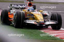 20.06.2008 Magny Cours, France,  Fernando Alonso (ESP), Renault F1 Team  - Formula 1 World Championship, Rd 8, French Grand Prix, Friday Practice