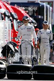 20.06.2008 Magny Cours, France,  Kazuki Nakajima (JPN), Williams F1 Team, Nico Rosberg (GER), Williams F1 Team  - Formula 1 World Championship, Rd 8, French Grand Prix, Friday