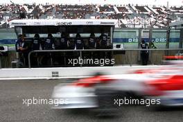 20.06.2008 Magny Cours, France,  Williams F1 Team pitwall - Formula 1 World Championship, Rd 8, French Grand Prix, Friday