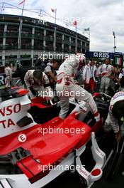 22.06.2008 Magny Cours, France,  Jarno Trulli (ITA), Toyota Racing - Formula 1 World Championship, Rd 8, French Grand Prix, Sunday Pre-Race Grid