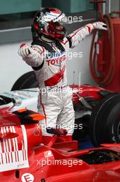 22.06.2008 Magny Cours, France,  Jarno Trulli (ITA), Toyota Racing celebrates third place - Formula 1 World Championship, Rd 8, French Grand Prix, Sunday Podium