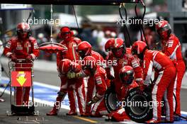 22.06.2008 Magny Cours, France,  Ferrari wait for a pitstop with Kimi Raikkonen (FIN), Räikkönen, Scuderia Ferrari - Formula 1 World Championship, Rd 8, French Grand Prix, Sunday Race