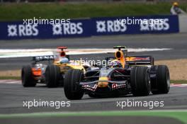 22.06.2008 Magny Cours, France,  Mark Webber (AUS), Red Bull Racing leads Fernando Alonso (ESP), Renault F1 Team - Formula 1 World Championship, Rd 8, French Grand Prix, Sunday Race