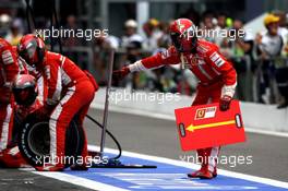 22.06.2008 Magny Cours, France,  Ferrari wait for a pitstop with Felipe Massa (BRA), Scuderia Ferrari - Formula 1 World Championship, Rd 8, French Grand Prix, Sunday Race