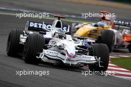 22.06.2008 Magny Cours, France,  Nick Heidfeld (GER), BMW Sauber F1 Team leads Fernando Alonso (ESP), Renault F1 Team - Formula 1 World Championship, Rd 8, French Grand Prix, Sunday Race