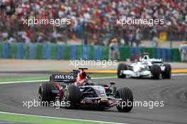 22.06.2008 Magny Cours, France,  Sebastian Vettel (GER), Scuderia Toro Rosso leads Nick Heidfeld (GER), BMW Sauber F1 Team - Formula 1 World Championship, Rd 8, French Grand Prix, Sunday Race