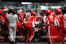 22.06.2008 Magny Cours, France,  Kimi Raikkonen (FIN), Räikkönen, Scuderia Ferrari, pitstop - Formula 1 World Championship, Rd 8, French Grand Prix, Sunday Race