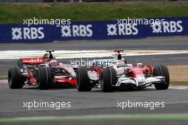 22.06.2008 Magny Cours, France,  Jarno Trulli (ITA), Toyota Racing leads Heikki Kovalainen (FIN), McLaren Mercedes - Formula 1 World Championship, Rd 8, French Grand Prix, Sunday Race