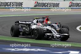 22.06.2008 Magny Cours, France,  Kazuki Nakajima (JPN), Williams F1 Team, Sebastian Bourdais (FRA), Scuderia Toro Rosso - Formula 1 World Championship, Rd 8, French Grand Prix, Sunday Race
