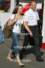 21.06.2008 Magny Cours, France,  Ron Dennis (GBR), McLaren, Team Principal, Chairman and his daughter - Formula 1 World Championship, Rd 8, French Grand Prix, Saturday Practice