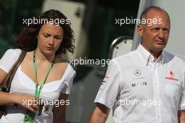 21.06.2008 Magny Cours, France,  Ron Dennis (GBR), McLaren, Team Principal, Chairman and his daughter - Formula 1 World Championship, Rd 8, French Grand Prix, Saturday