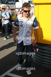 04.07.2008 Silverstone, England,  Fernando Alonso (ESP), Renault F1 Team - Formula 1 World Championship, Rd 9, British Grand Prix, Friday