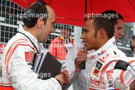 06.07.2008 Silverstone, England,  Phil Prew (Lewis Hamilton's engineer) and Lewis Hamilton (GBR), McLaren Mercedes - Formula 1 World Championship, Rd 9, British Grand Prix, Sunday Pre-Race Grid