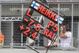 06.07.2008 Silverstone, England,  Heikki Kovalainen (FIN), McLaren Mercedes, pit board - Formula 1 World Championship, Rd 9, British Grand Prix, Sunday Race