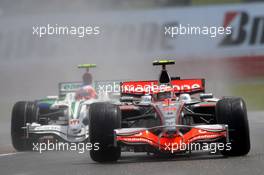 06.07.2008 Silverstone, England,  Heikki Kovalainen (FIN), McLaren Mercedes, MP4-23 and Rubens Barrichello (BRA), Honda Racing F1 Team, RA108 - Formula 1 World Championship, Rd 9, British Grand Prix, Sunday Race